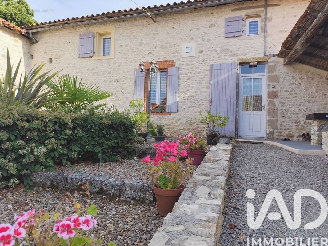 Photo 1 - Maison à SAINT-CLAUD
