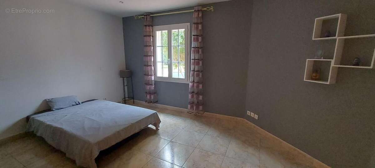 GARD. 30. GENERAC. Belle maison de 184 m2 de plain-pied sur terrain arboré de 1264 m² avec piscine - photo 11