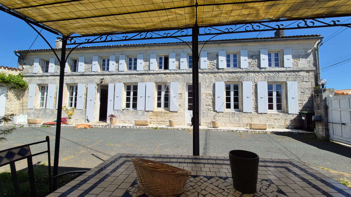 Maison à FONTCOUVERTE