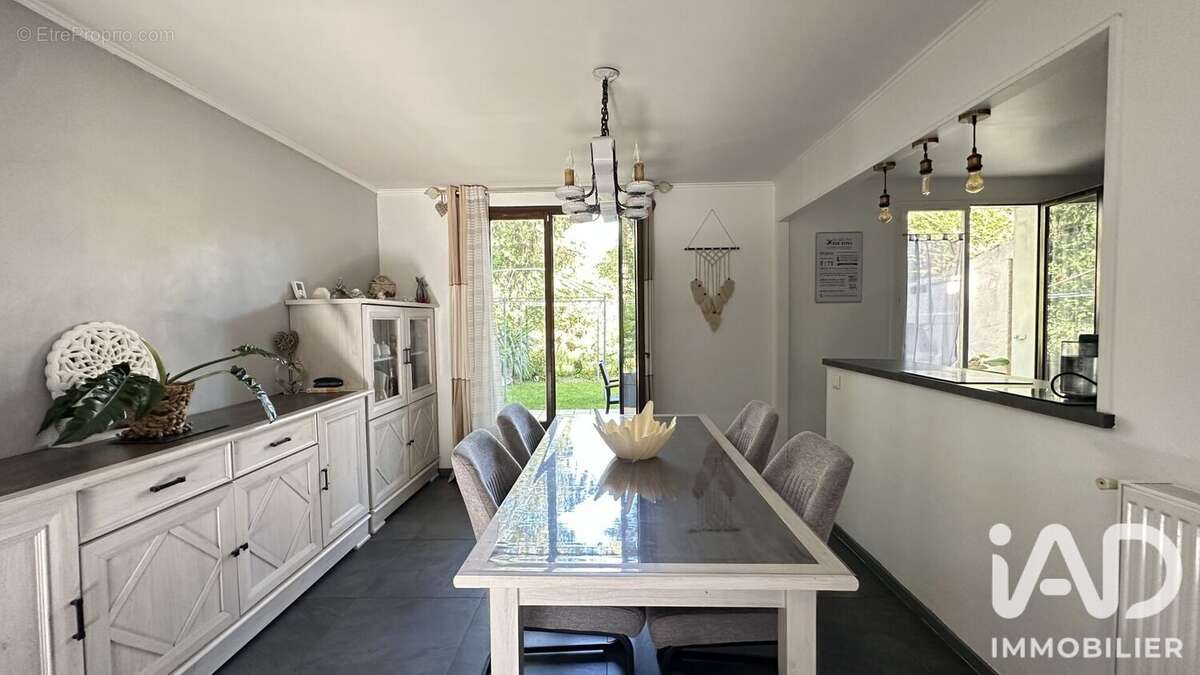 Maison 105 m² à Sainte-Genevieve-Des-Bois  - photo 3