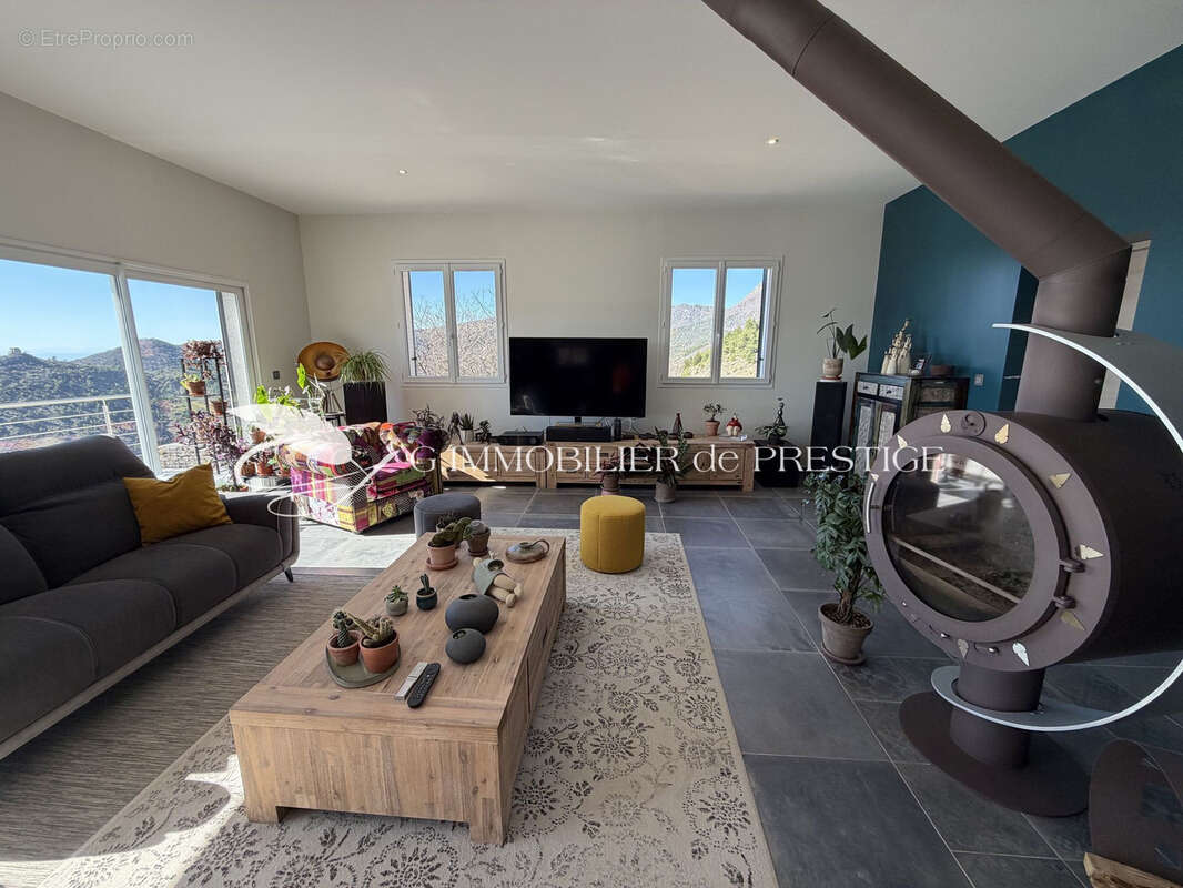 Maison à BEZAUDUN-SUR-BINE