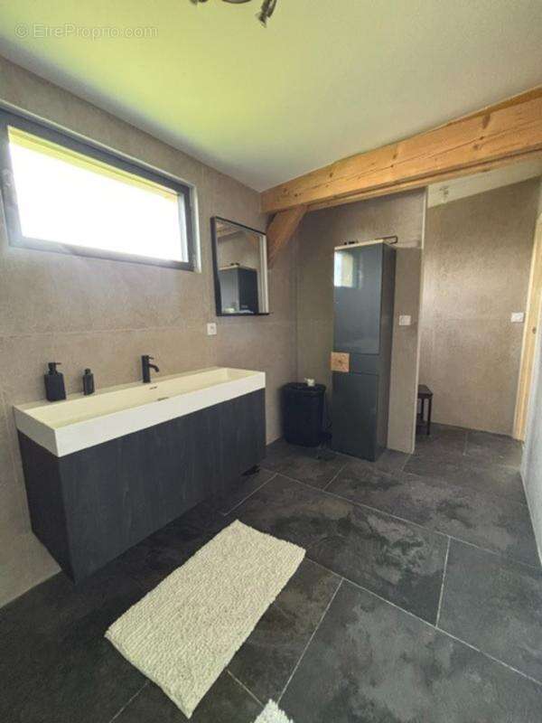 NOUVEAUTÉ – Maison de caractère rénovée de 183 m² avec fort potentiel - photo 9