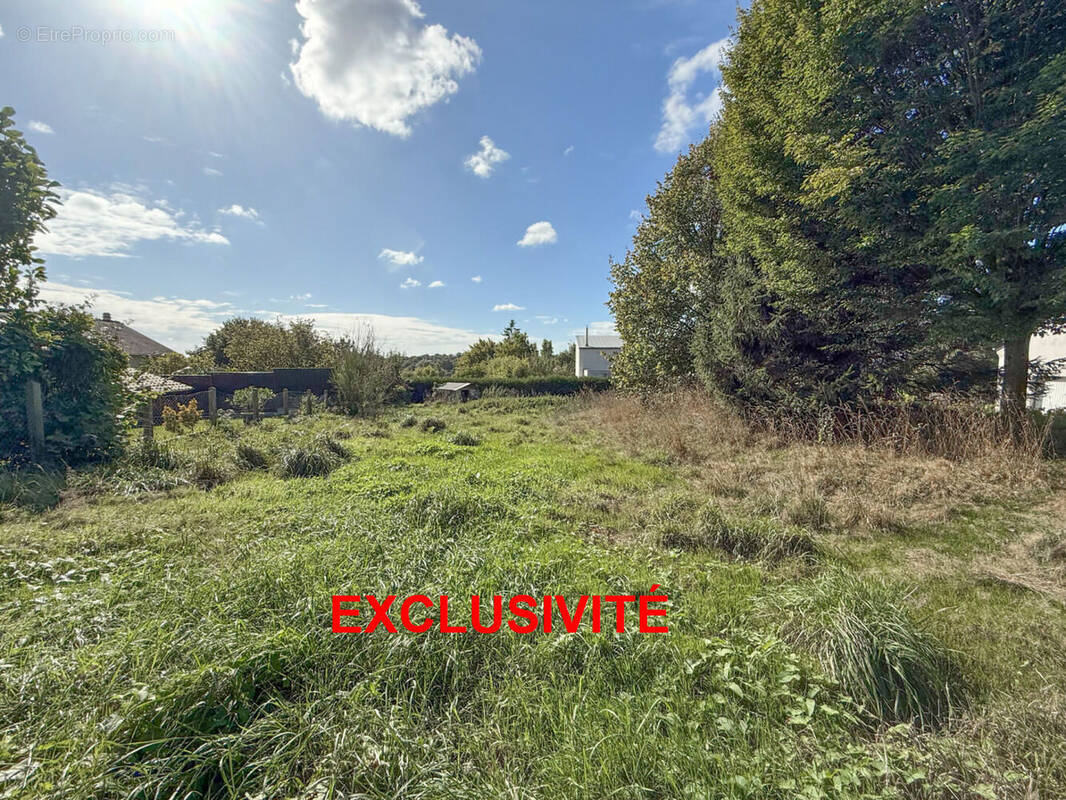 ROUX 4 - Terrain à MONTREUIL-LE-GAST