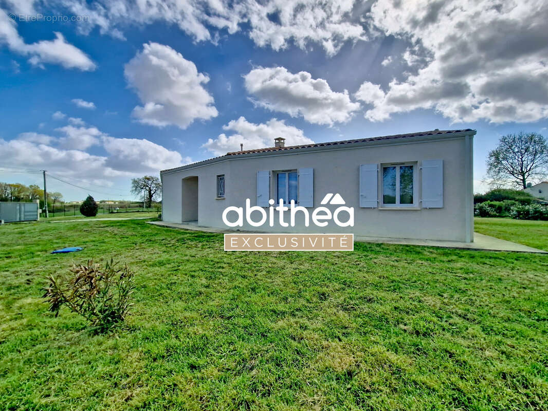 Maison à SAINT-GENIS-DE-SAINTONGE