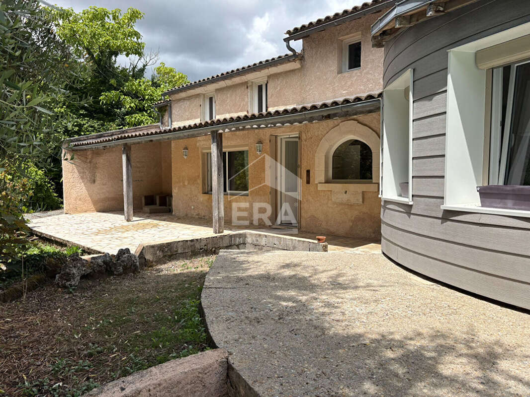 Maison à SAINTES