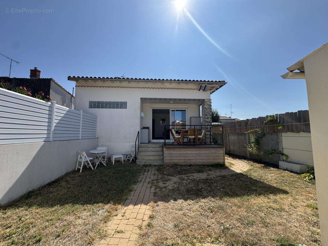 Maison 120 m² à Saint-Georges-De-Didonne  - photo 11