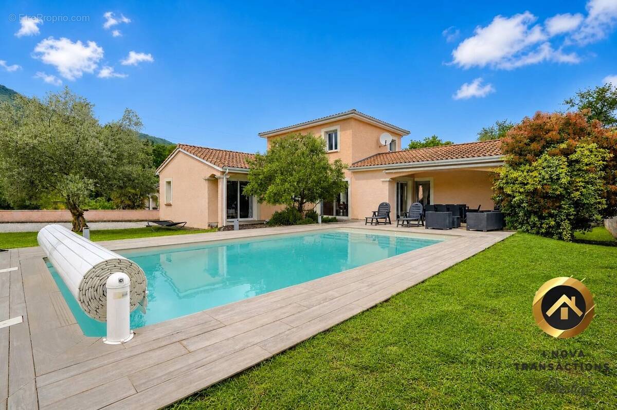 Maison à MONTOULIEU