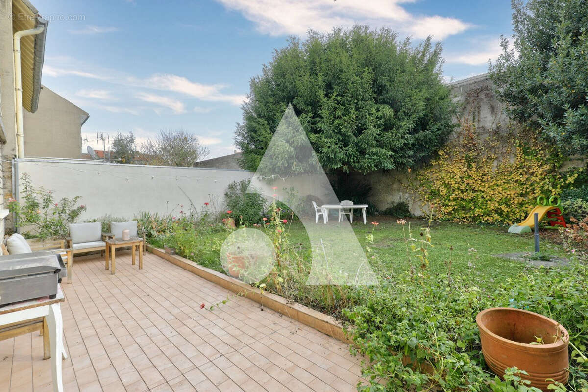 Maison à LA COURNEUVE