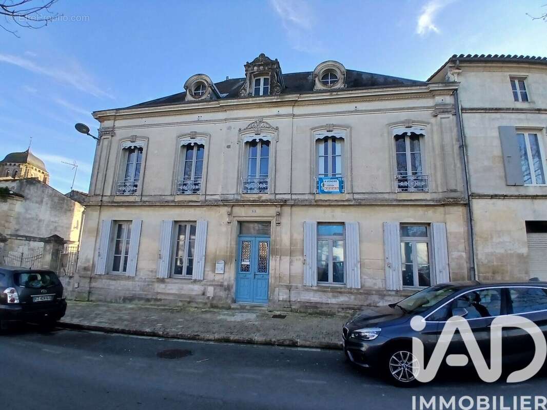 Maison 270 m² à Corme-Royal  - photo 9