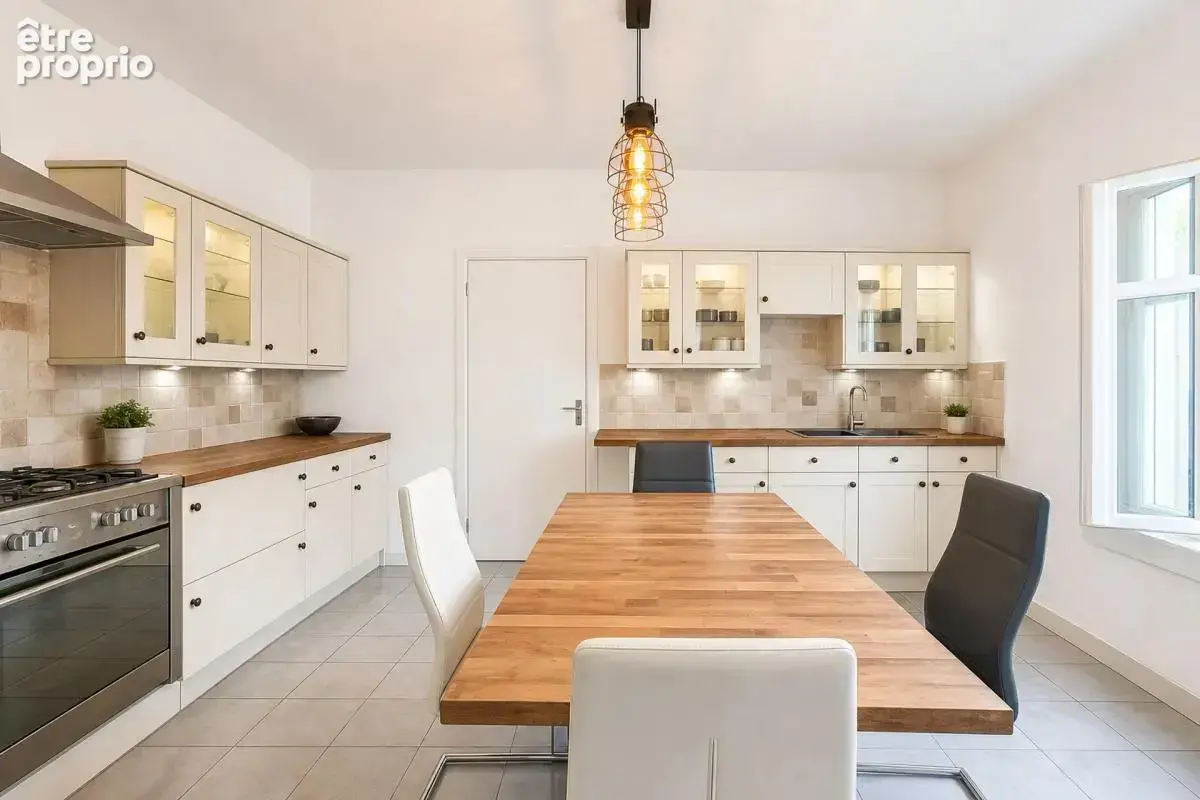 Maison de 7 pièces de 216 m² à Floirac - photo 3