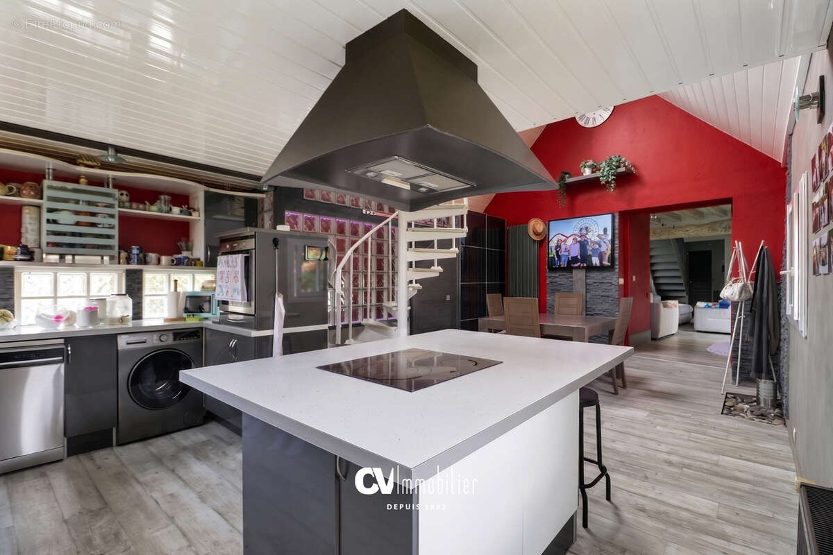 Maison - 4 chambres - 140 m2 - photo 3