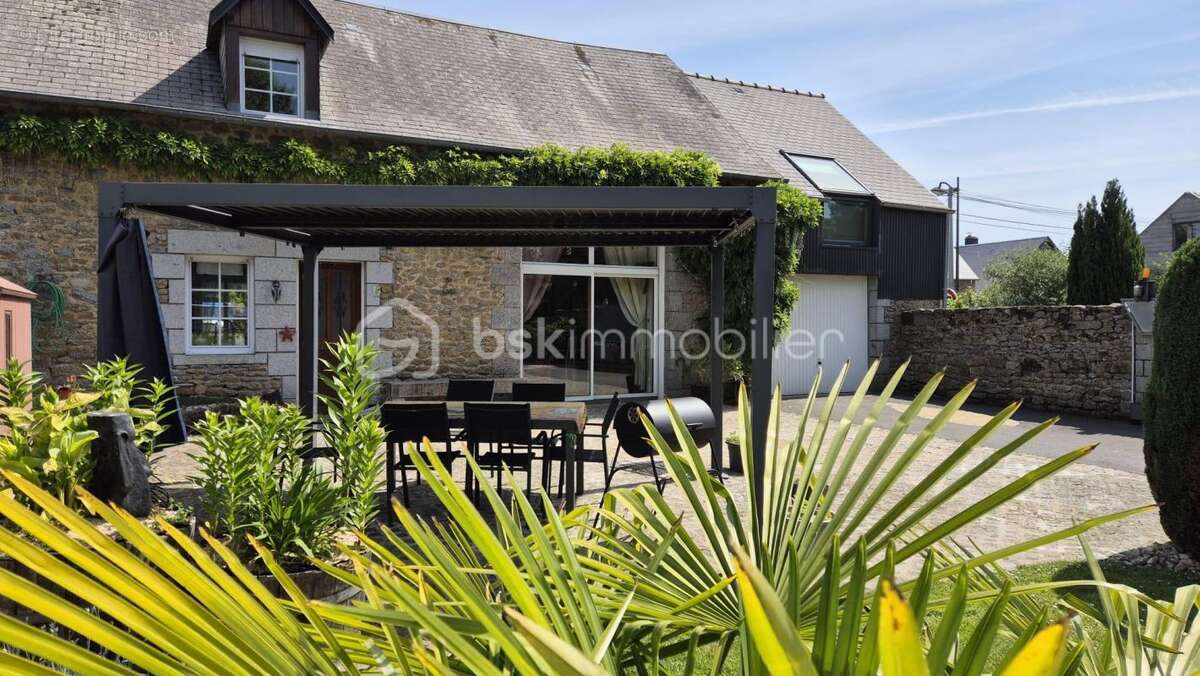 Maison à SAINT-GERMAIN-EN-COGLES