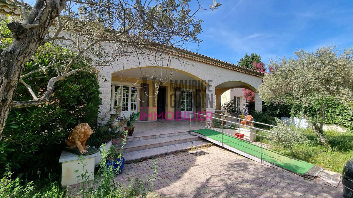 Maison à ENTRAIGUES-SUR-LA-SORGUE
