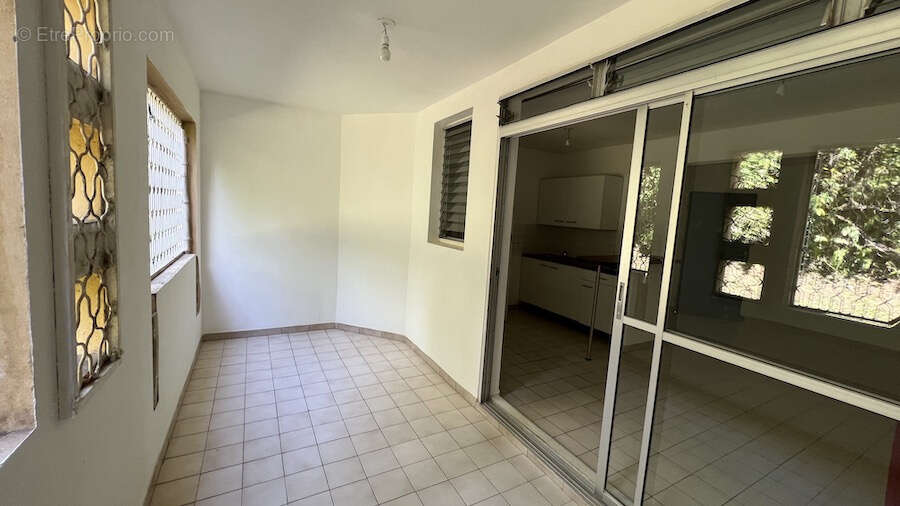 SCHOELCHER : Appartement T2 à vendre sur Terreville - photo 2