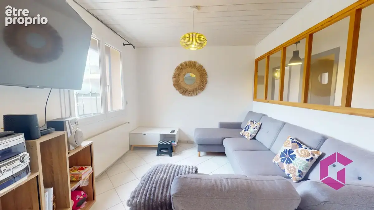 Brives-Charensac : maison 4 pièces rénovée, 3 chambres, véranda, vue dégagée sur la Loire - photo 5