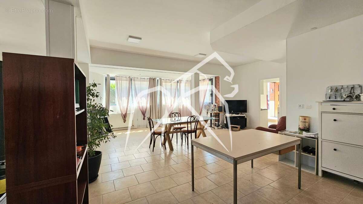 Immeuble de rapport 198 m²  Sotteville-lès-Rouen (76300) - photo 2