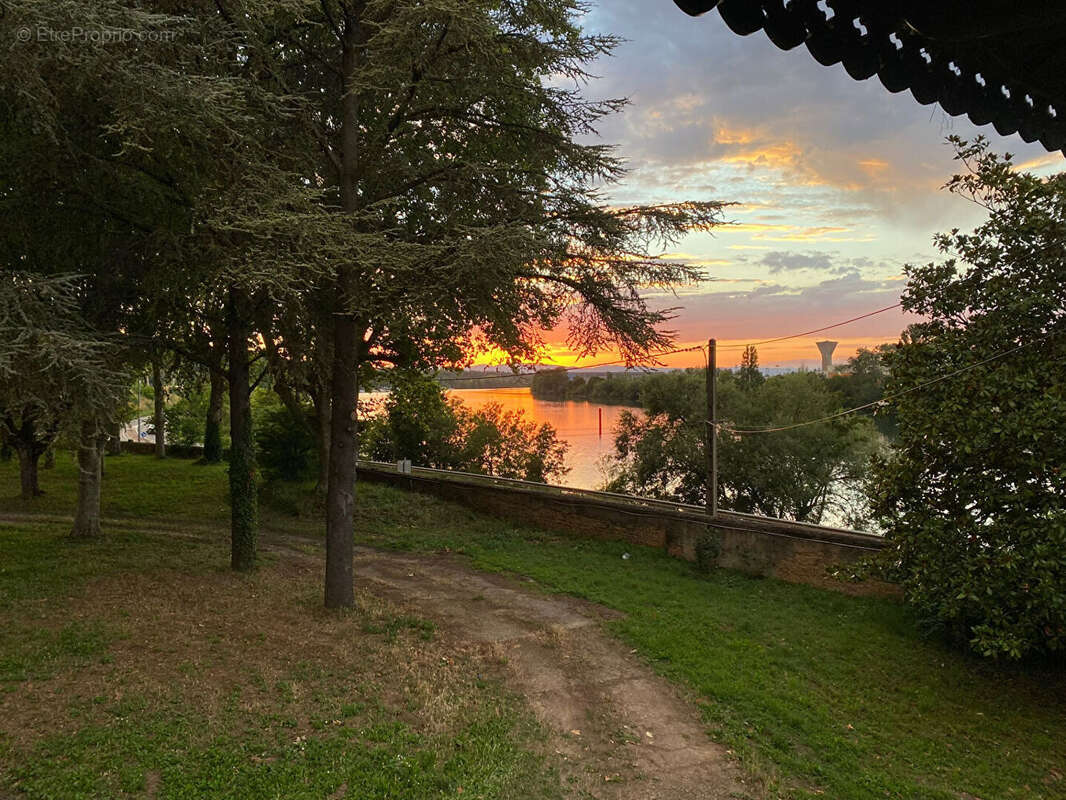 Terrain à CURIS-AU-MONT-D'OR