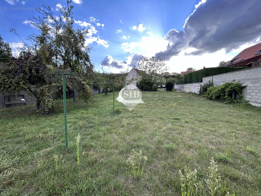 Terrain 729 m² à La Ville-Du-Bois  - photo 2