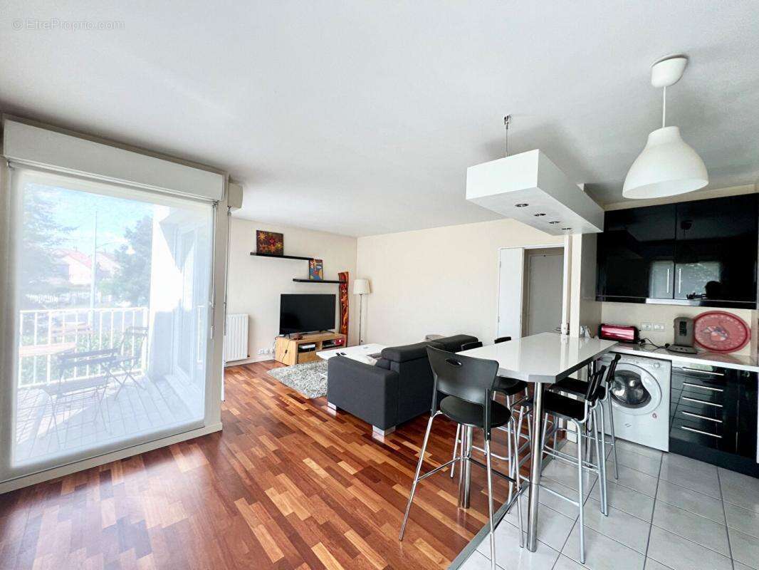 Appartement à SAINTE-GENEVIEVE-DES-BOIS