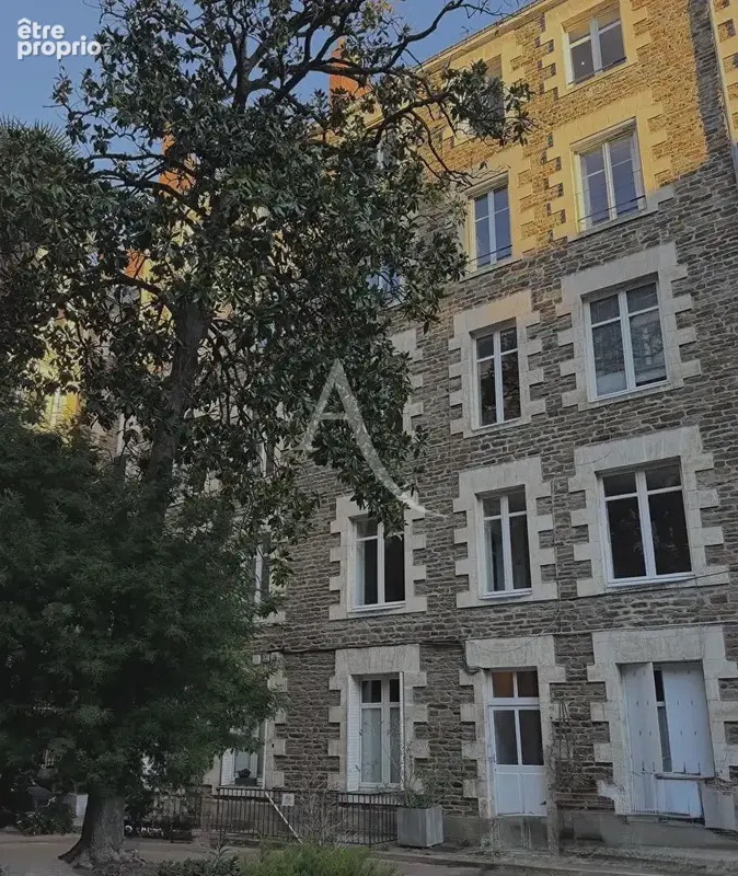 Nantes centre rue Lafayette, très beau T2 bis de caractère de 66 m2 donnant sur cour calme - photo 7