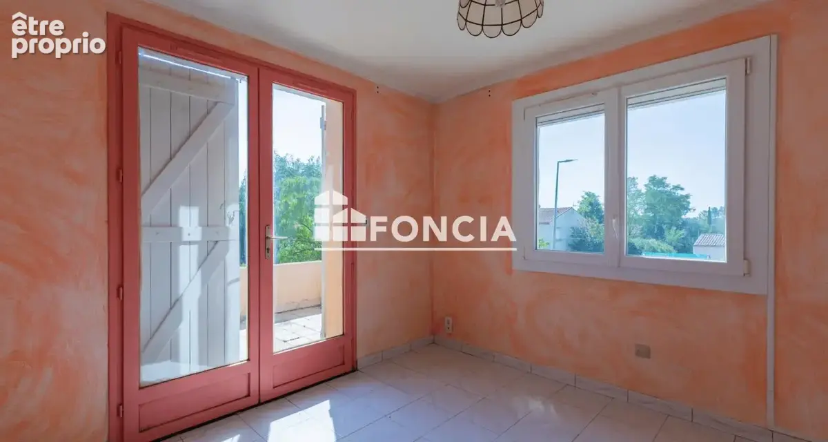 Teyran — Villa traditionnelle T5 de 146 m² en fond d'impasse, terrain de 990 m² avec piscine - photo 11