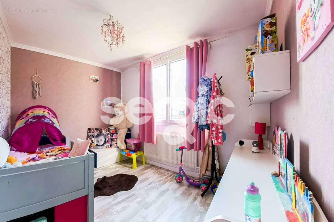 Appartement à SAINTE-GENEVIEVE-DES-BOIS