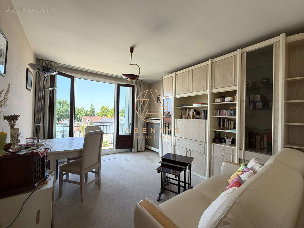 Appartement à SAINT-MAUR-DES-FOSSES
