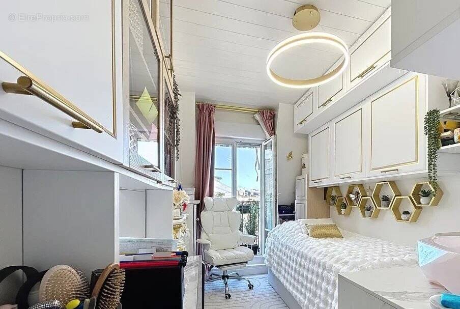 Appartement à LEVALLOIS-PERRET