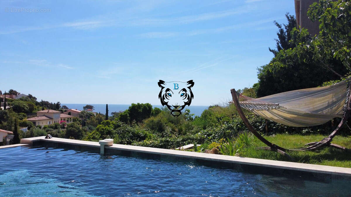 Maison avec piscine vue mer proche centre et plages - Les issambres - photo 15