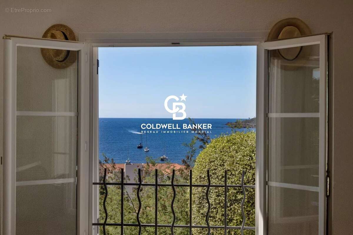 Située dans un domaine privé et sécurisé d’Agay à Saint-Raphaël, opportunité d’investissement rare sur la Côte d’Azur, alliant e - photo 6