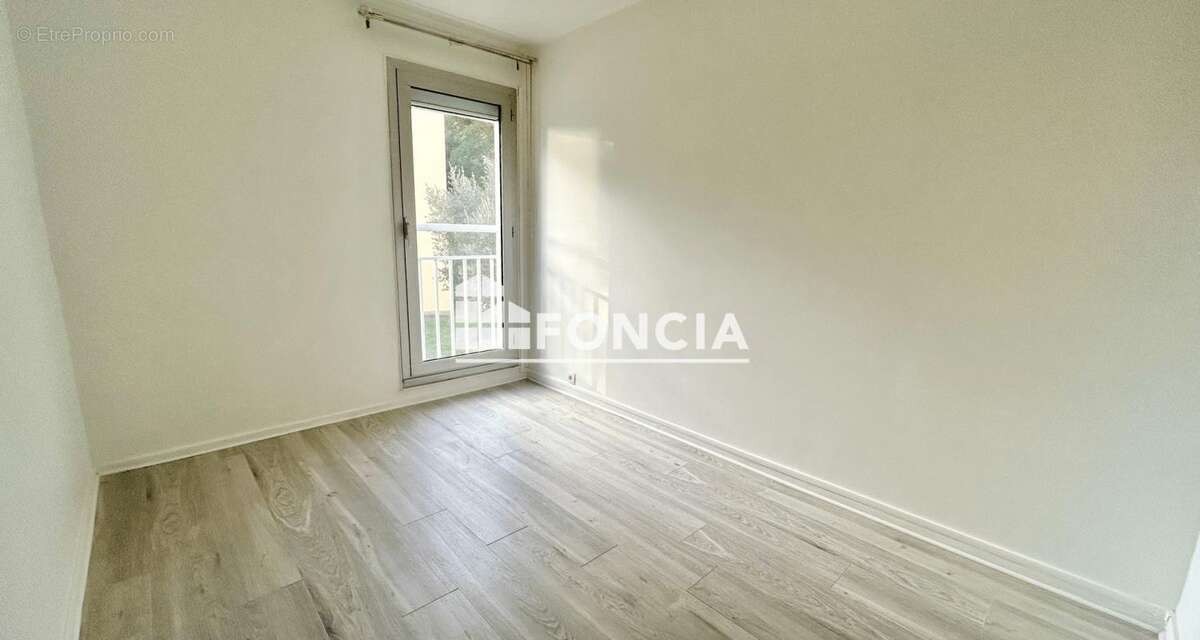 Appartement à FRESNES