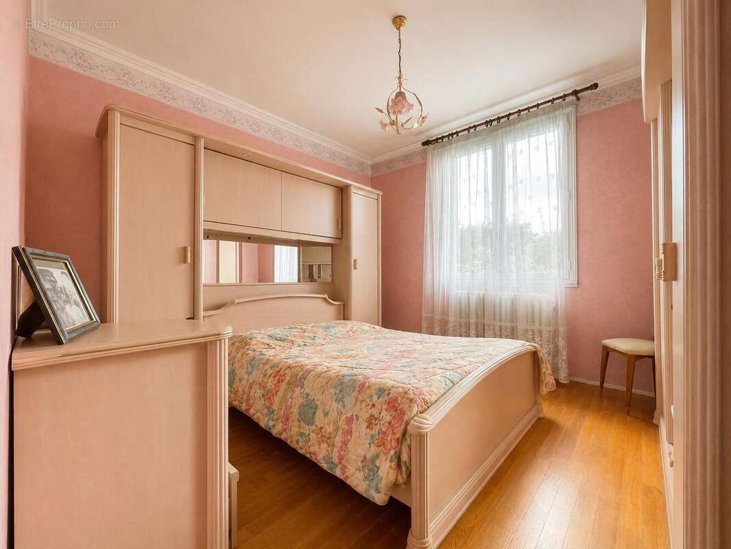 Maison 178 m² à Saint-Priest  - photo 10