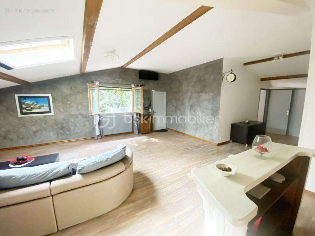 Maison à GREZIEU-LA-VARENNE