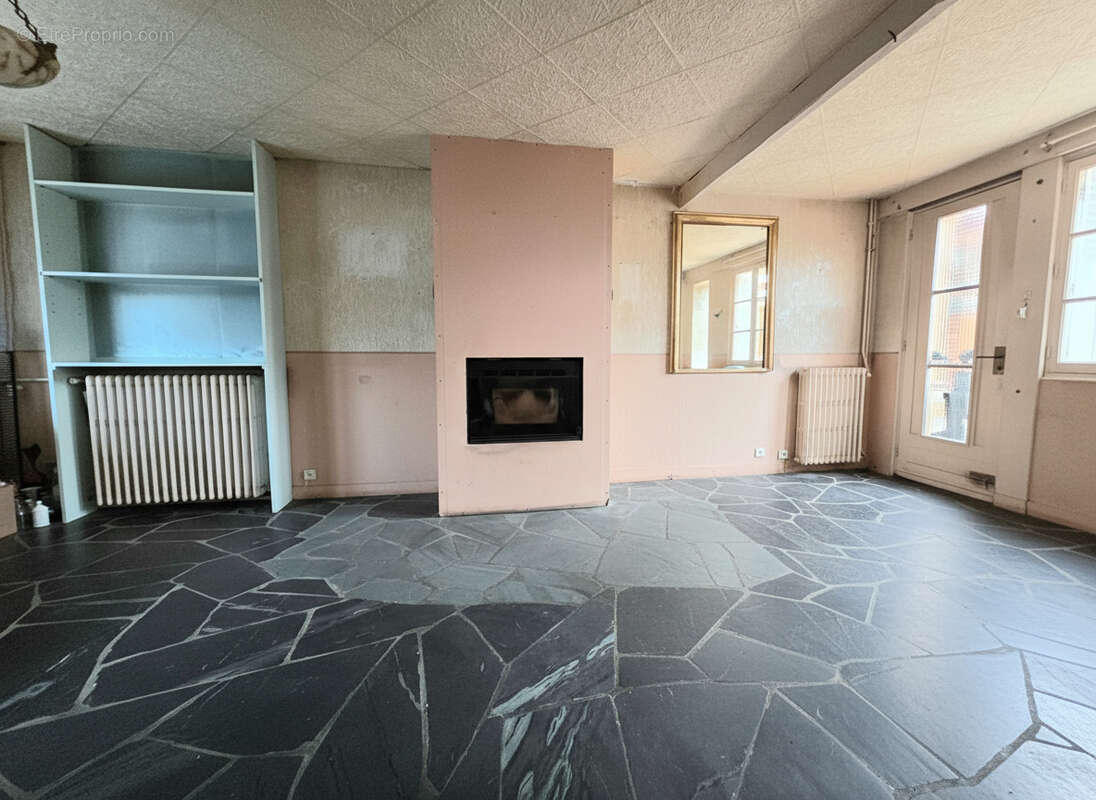 Maison à VERRIERES-LE-BUISSON