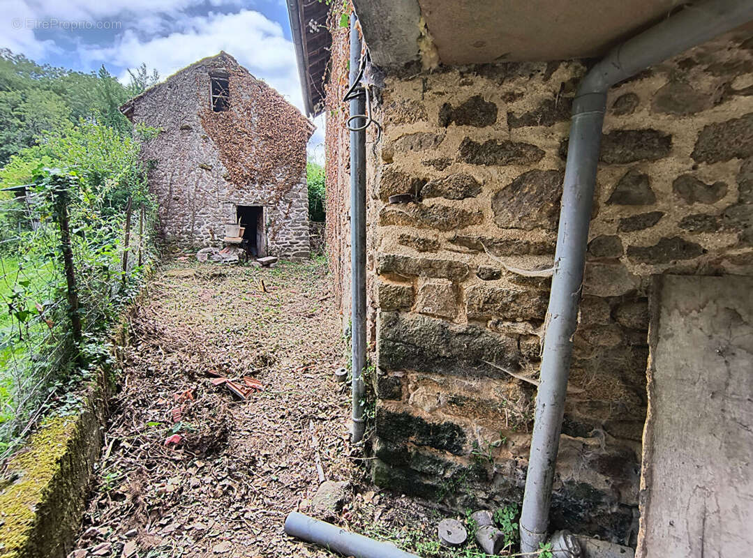 Maison à BERSAC-SUR-RIVALIER
