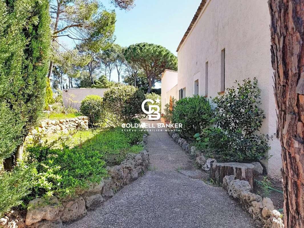 Maison à PUGET-SUR-ARGENS