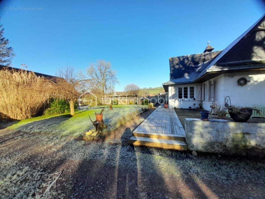 Maison à BEAURAINVILLE