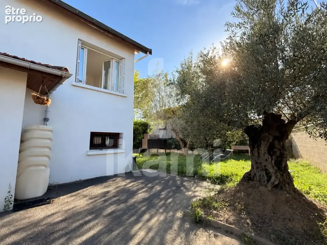Communay   maison familiale avec jardin, garage, sous-sol aménagé et combles aménageables - photo 2