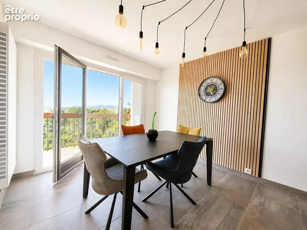 VOIRON – Appartement 5 pièces rénové avec vue panoramique - photo 2