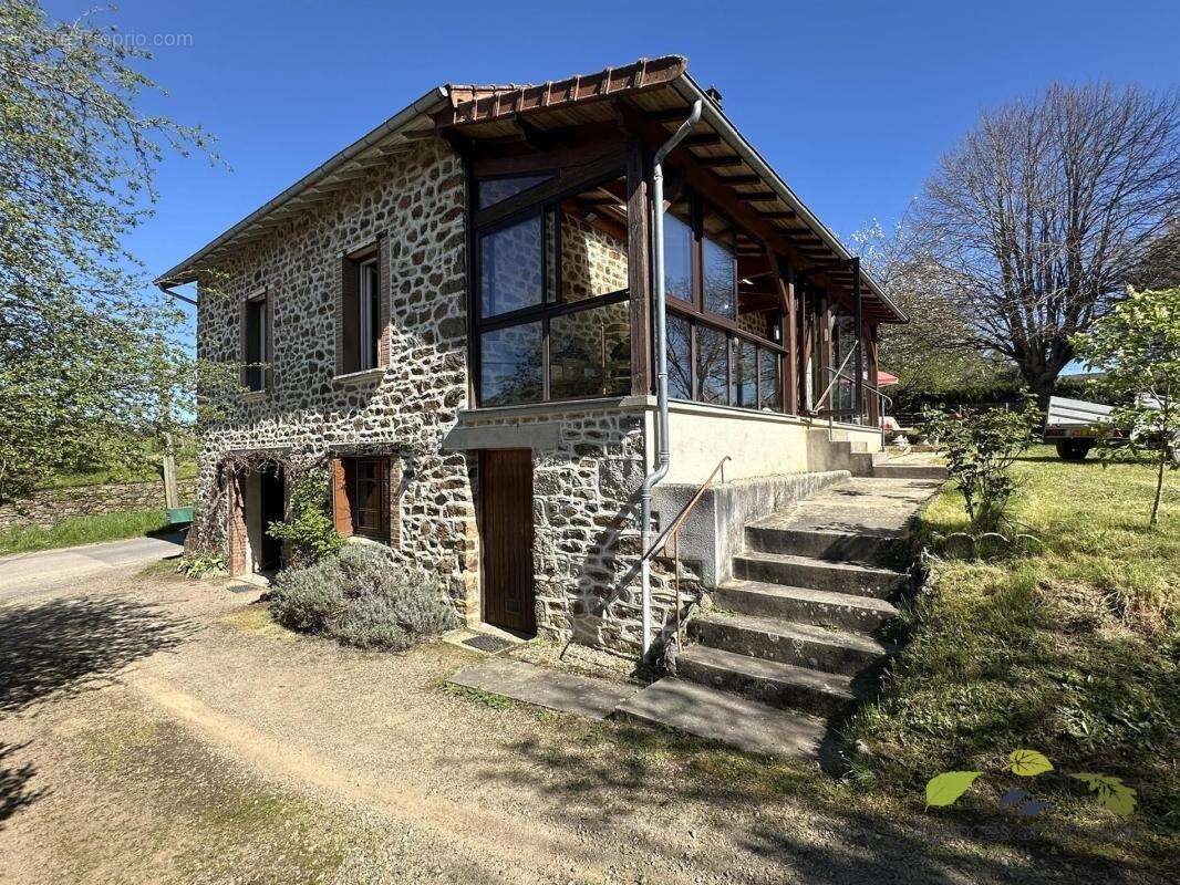 Maison à BUJALEUF