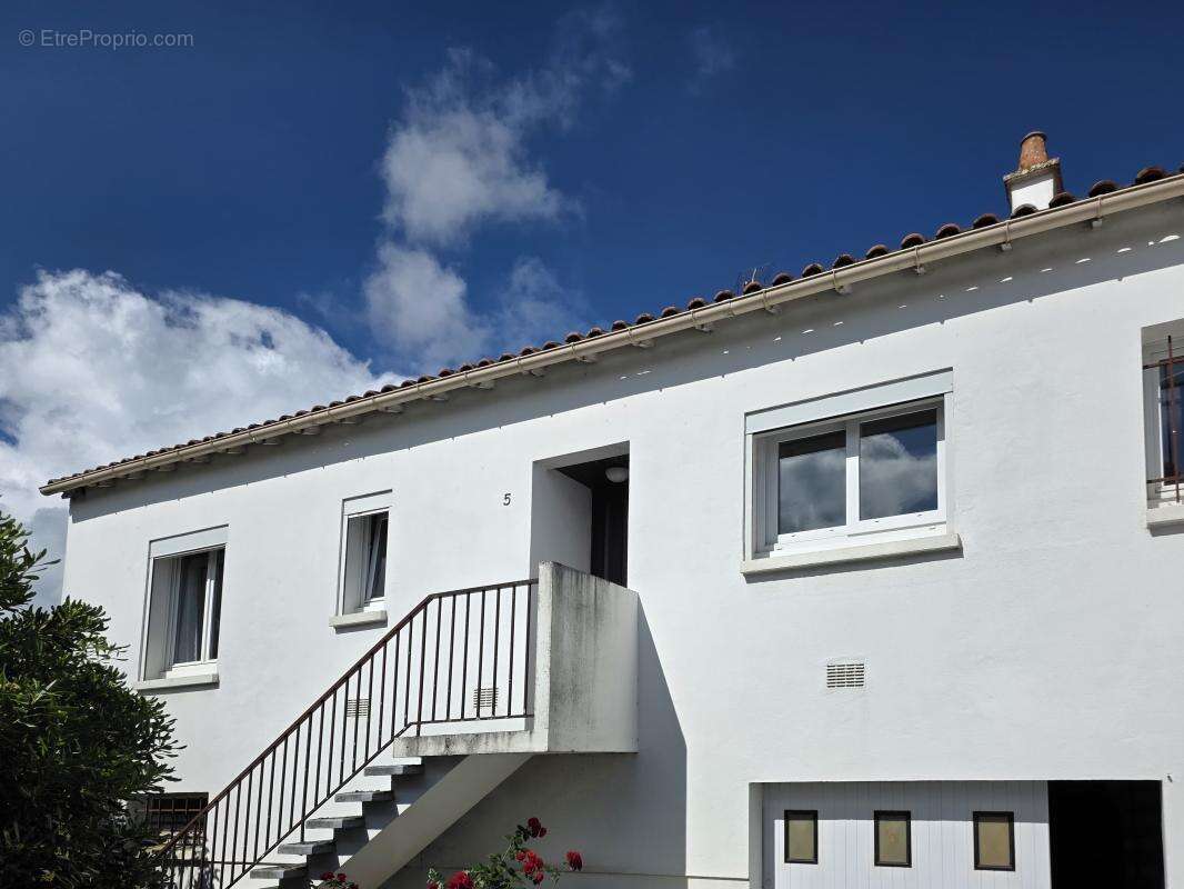 Maison 100 m² à La Rochelle  - photo 2