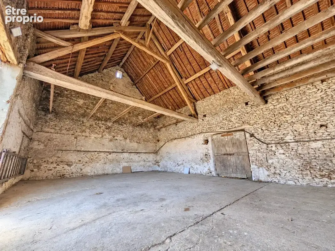 Ref 2324 - Maison avec grange, fort potentiel - photo 2