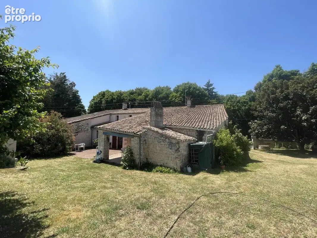 Maison de caractère avec  6 chambres, piscine et bel espace extérieur - photo 18