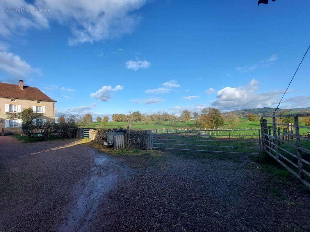 Maison à SAINT-LAURENT-EN-BRIONNAIS