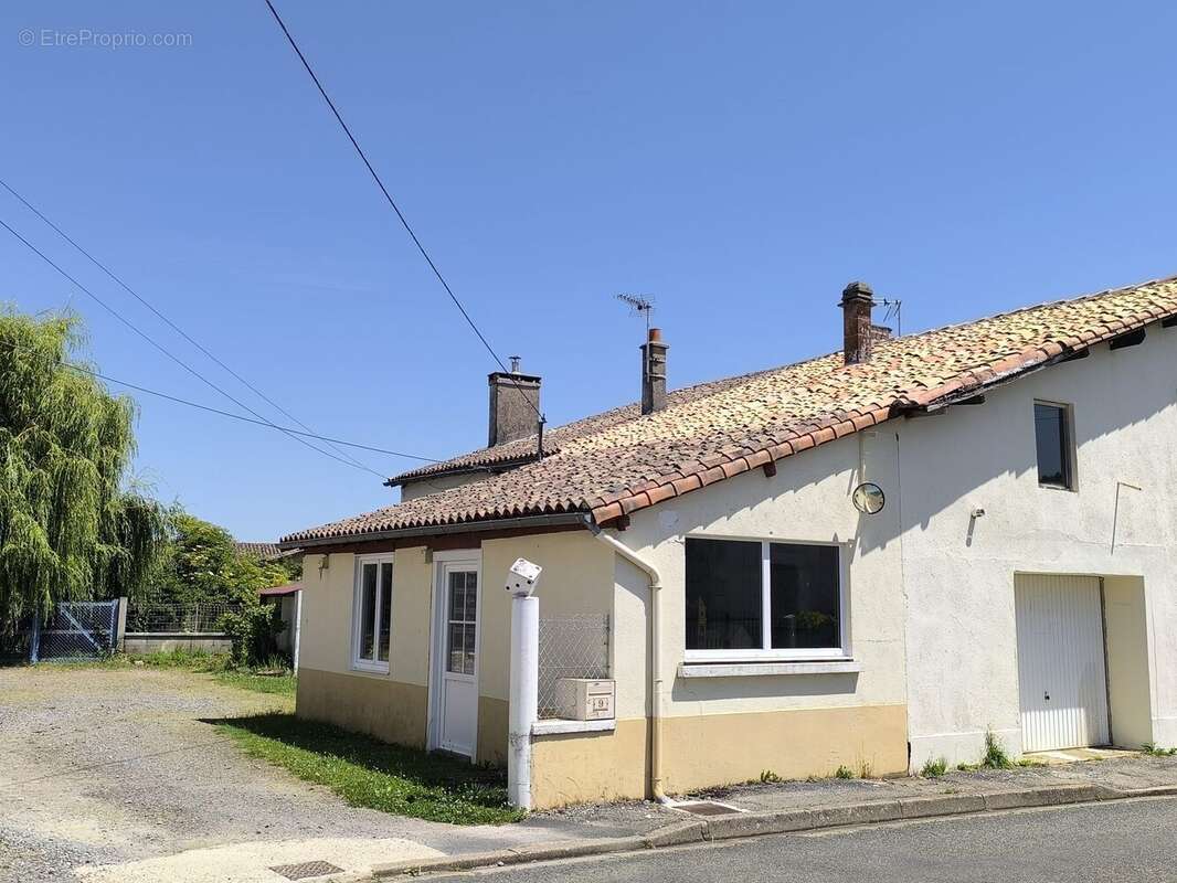 Maison 99 m² à Maire-Levescault  - photo 2