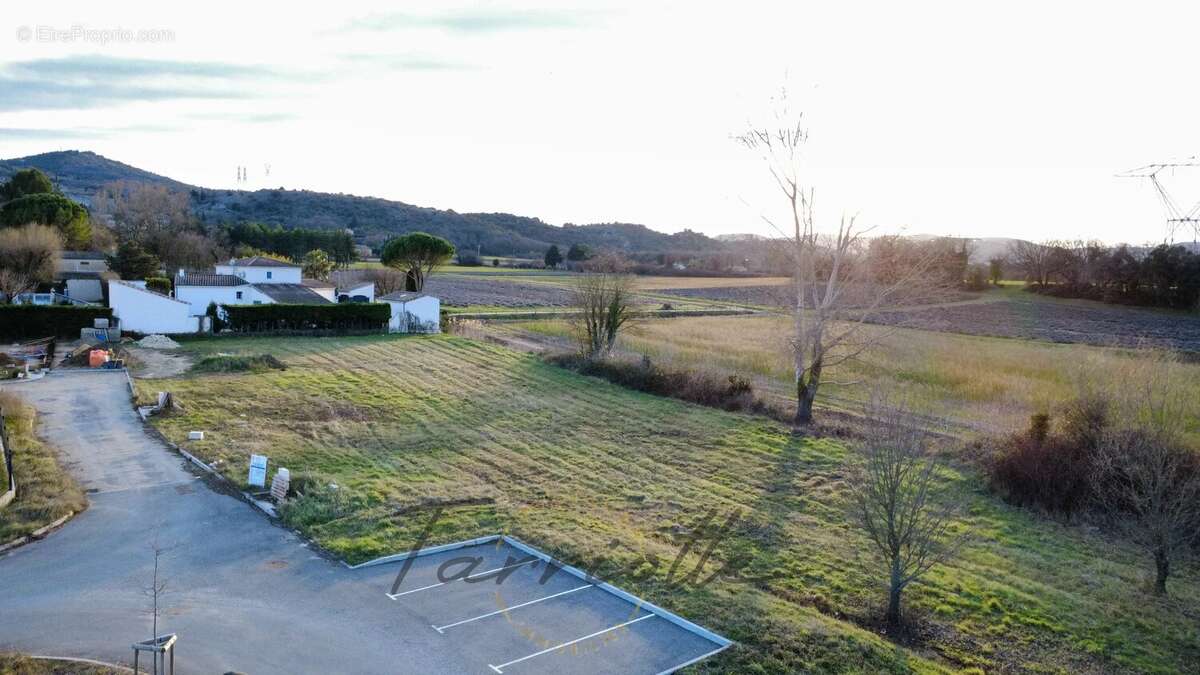 Terrain à MALATAVERNE