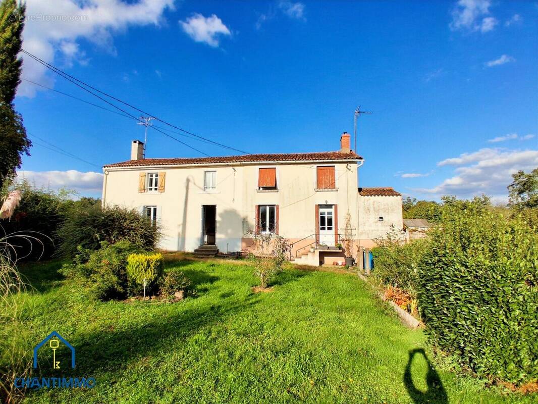 Maison à LA CAILLERE-SAINT-HILAIRE