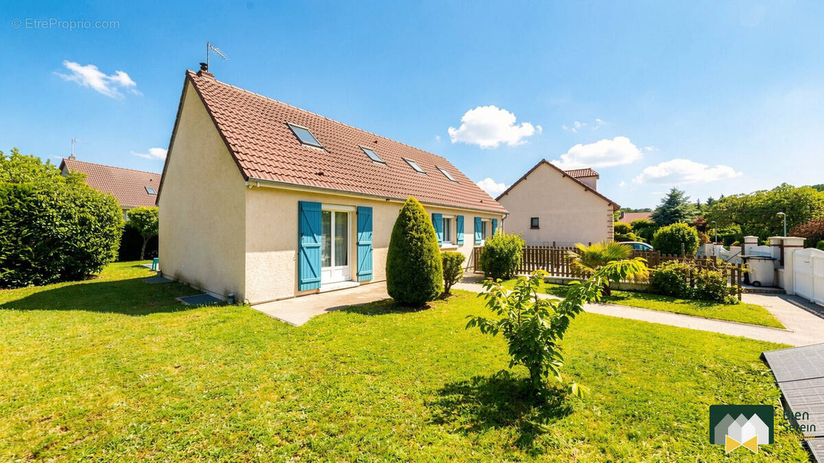Maison à CHAMPHOL