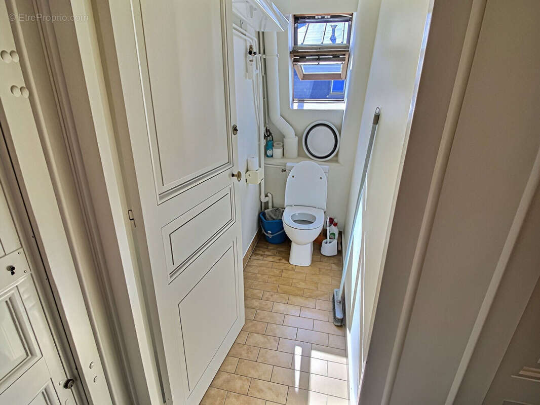 Paris 6e arrondissement - Quartier Rennes/Assas- Chambre de 12,56m2 au sol et 10,88m2 Carrez - photo 6