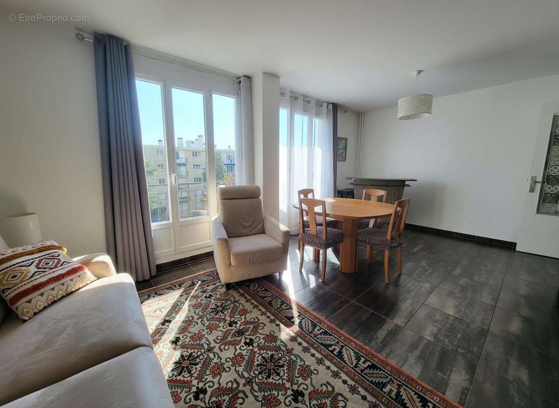 Appartement à ROSNY-SOUS-BOIS